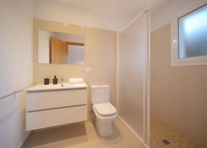 Romeo Cerca De La Playa De Talamanca E Ibiza * סנטה אאולריה דס ריו