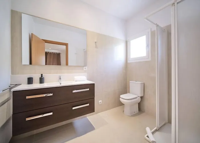 Romeo Cerca De La Playa De Talamanca E Ibiza * סנטה אאולריה דס ריו