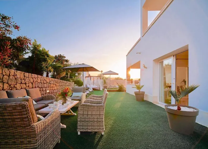 Romeo Cerca De La Playa De Talamanca E Ibiza * Santa Eularia des Riu